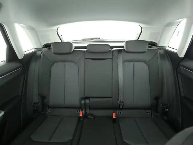 Audi Q3 view 15