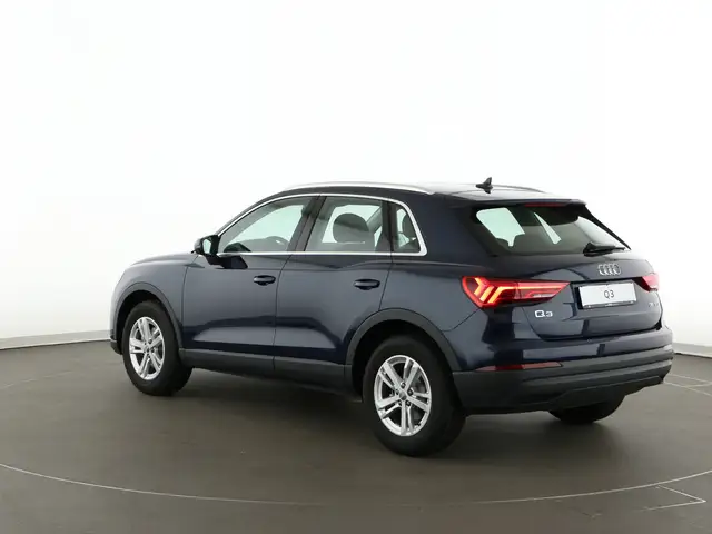 Audi Q3 view 5