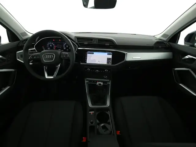 Audi Q3 view 11