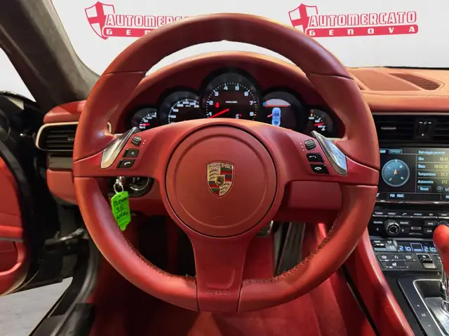 Porsche 911 view 10