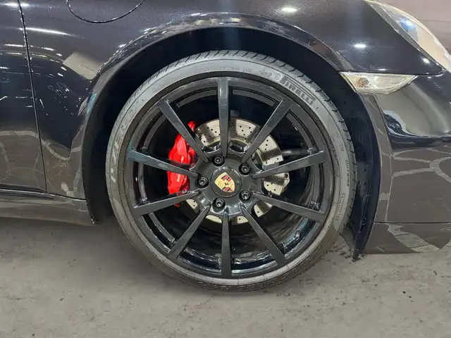 Porsche 911 view 6