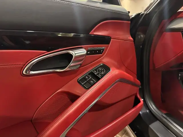 Porsche 911 view 8