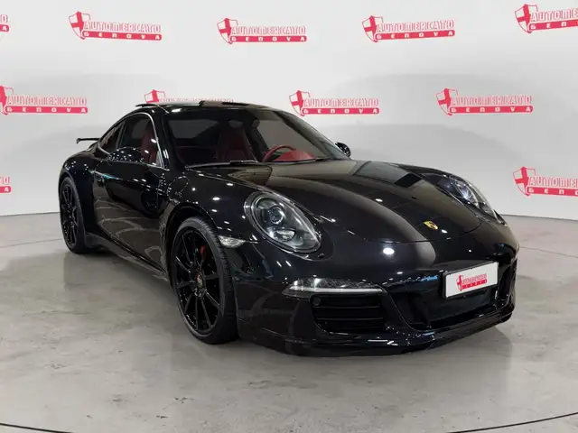 Porsche 911 view 4