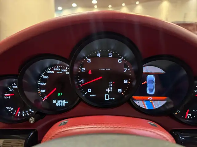 Porsche 911 view 11