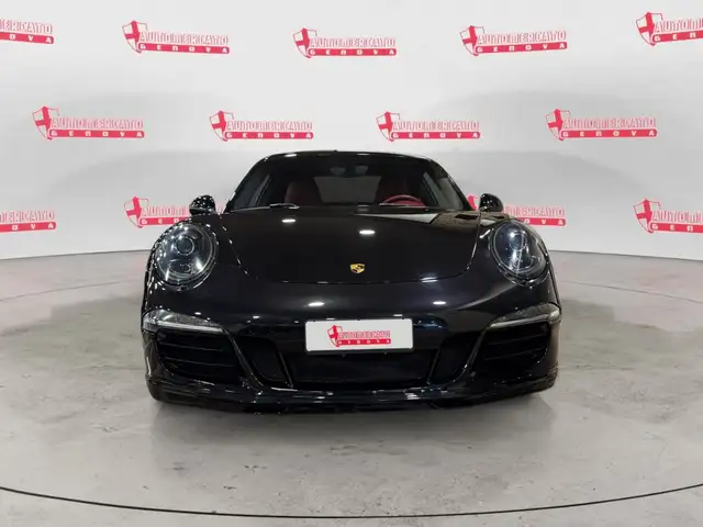 Porsche 911 view 5