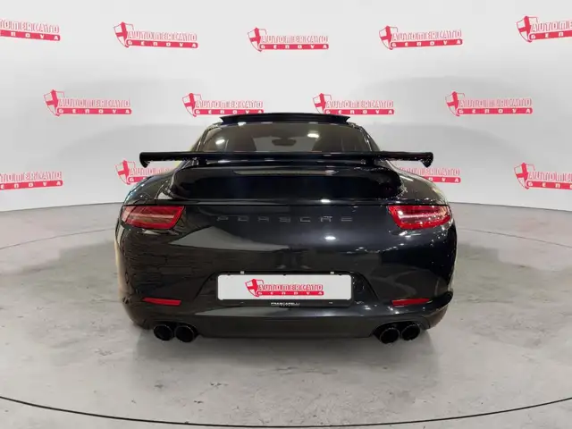 Porsche 911 view 2