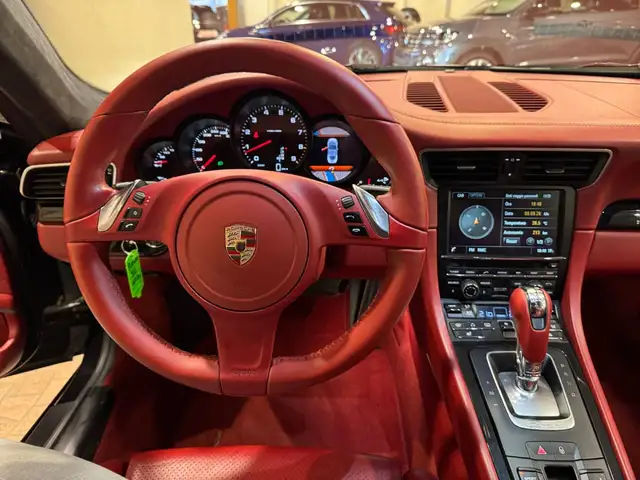 Porsche 911 view 12
