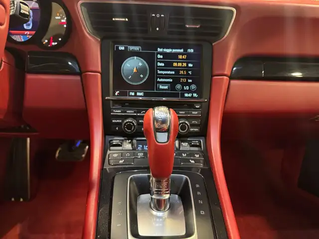 Porsche 911 view 9