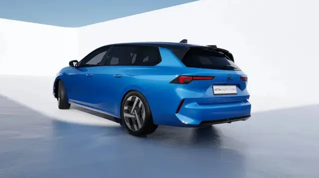 Opel Astra view 4