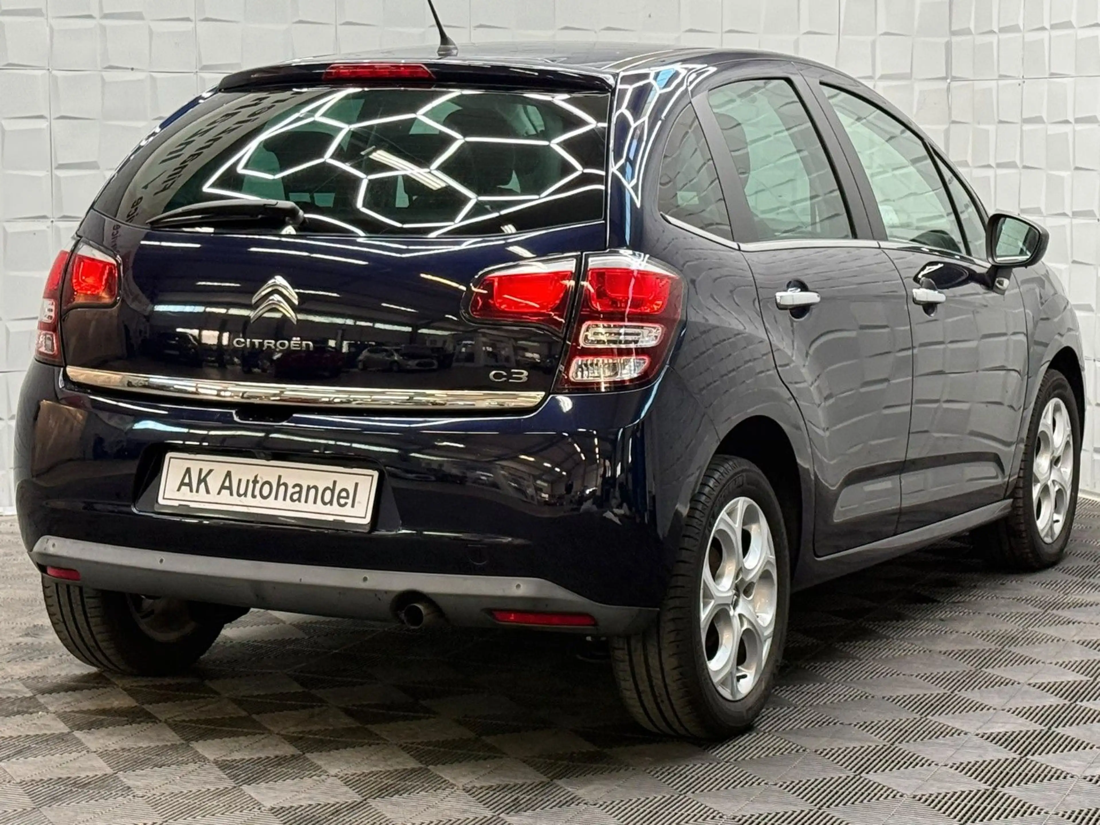 Citroen C3 Selection Klima Tempomat Kamera SHZ PDC — photo 6