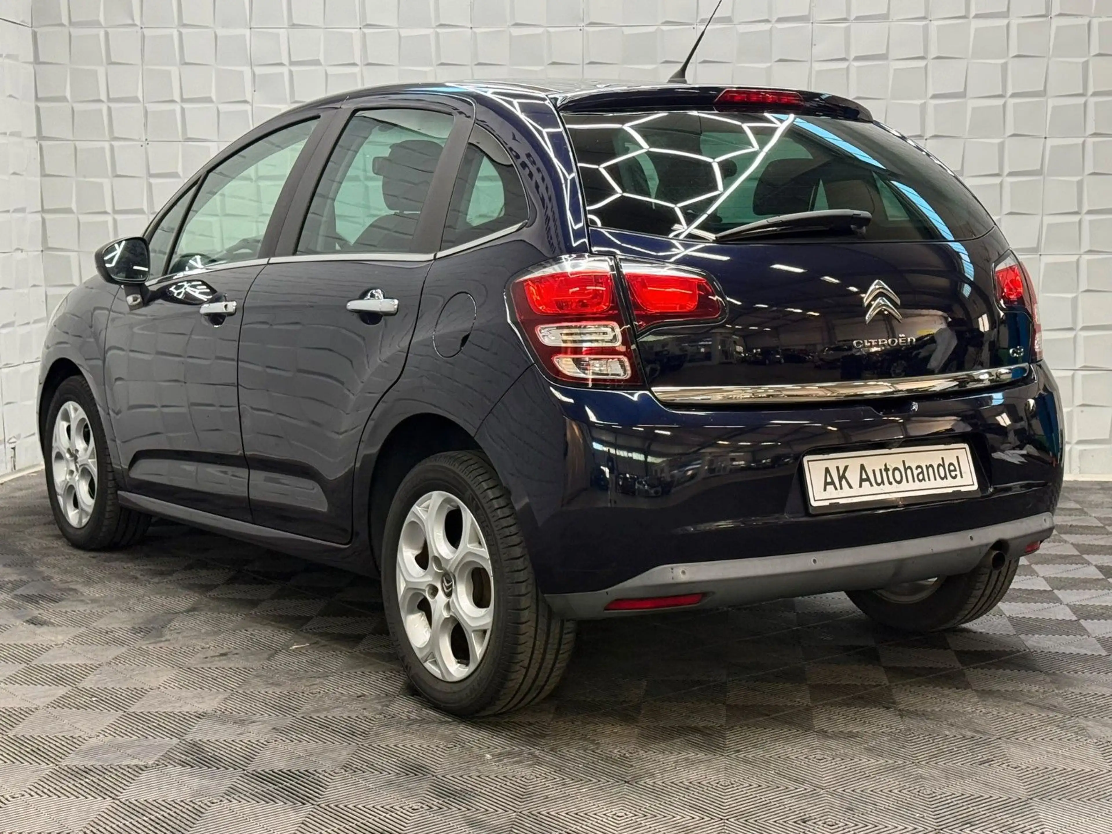 Citroen C3 Selection Klima Tempomat Kamera SHZ PDC — photo 4