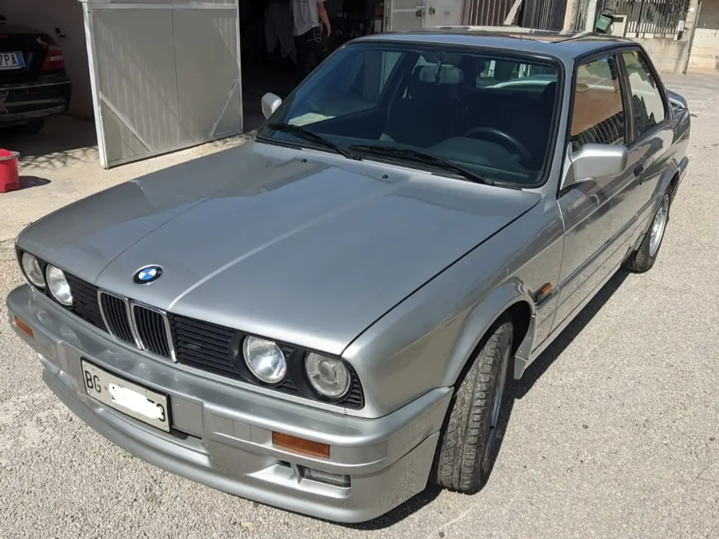 BMW 320 320i S c/abs 2p Grey - 1