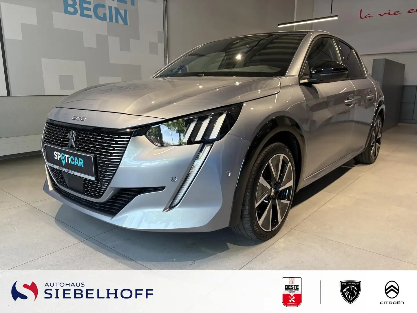 Peugeot e-208 GT Elektromotor 136 *Navi*Keyless*CAM*SHZ* Silber - 2