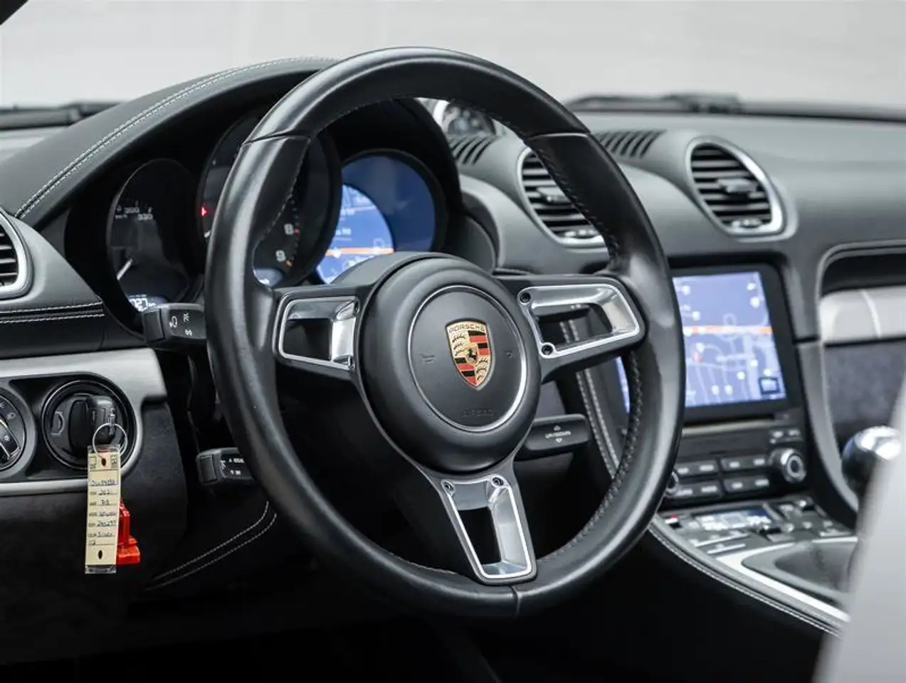 Porsche 718 Spyder снимка Porsche 718 Spyder