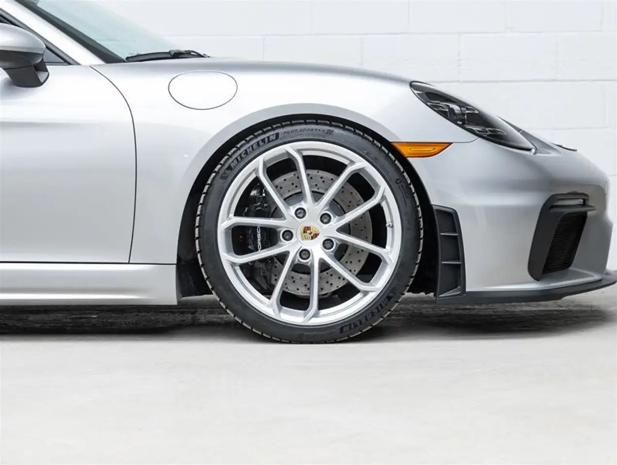 Porsche 718 Spyder снимка Porsche 718 Spyder