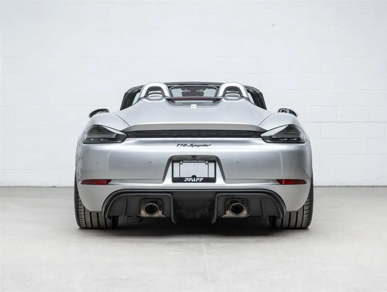 Porsche 718 Spyder снимка Porsche 718 Spyder