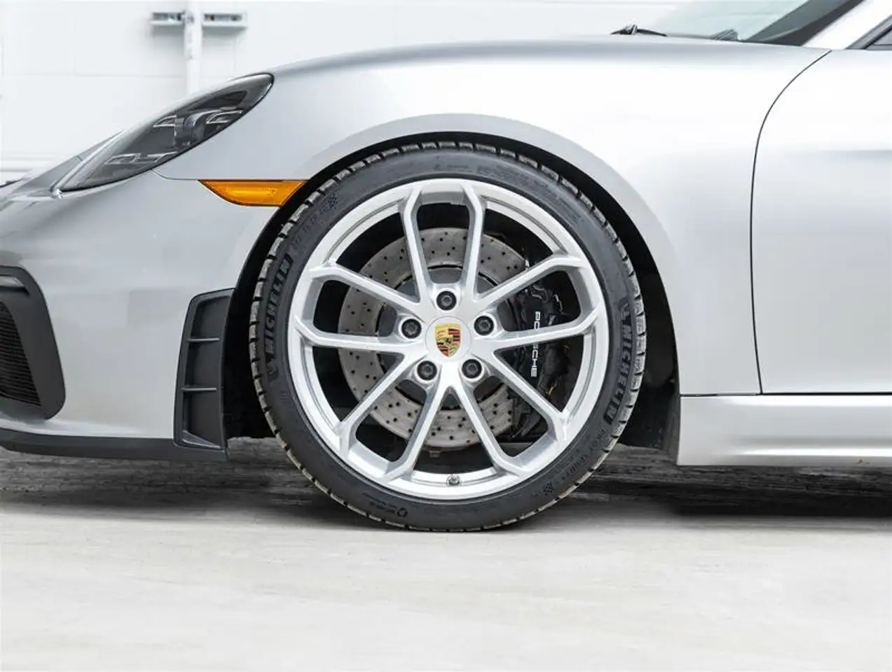 Porsche 718 Spyder снимка Porsche 718 Spyder