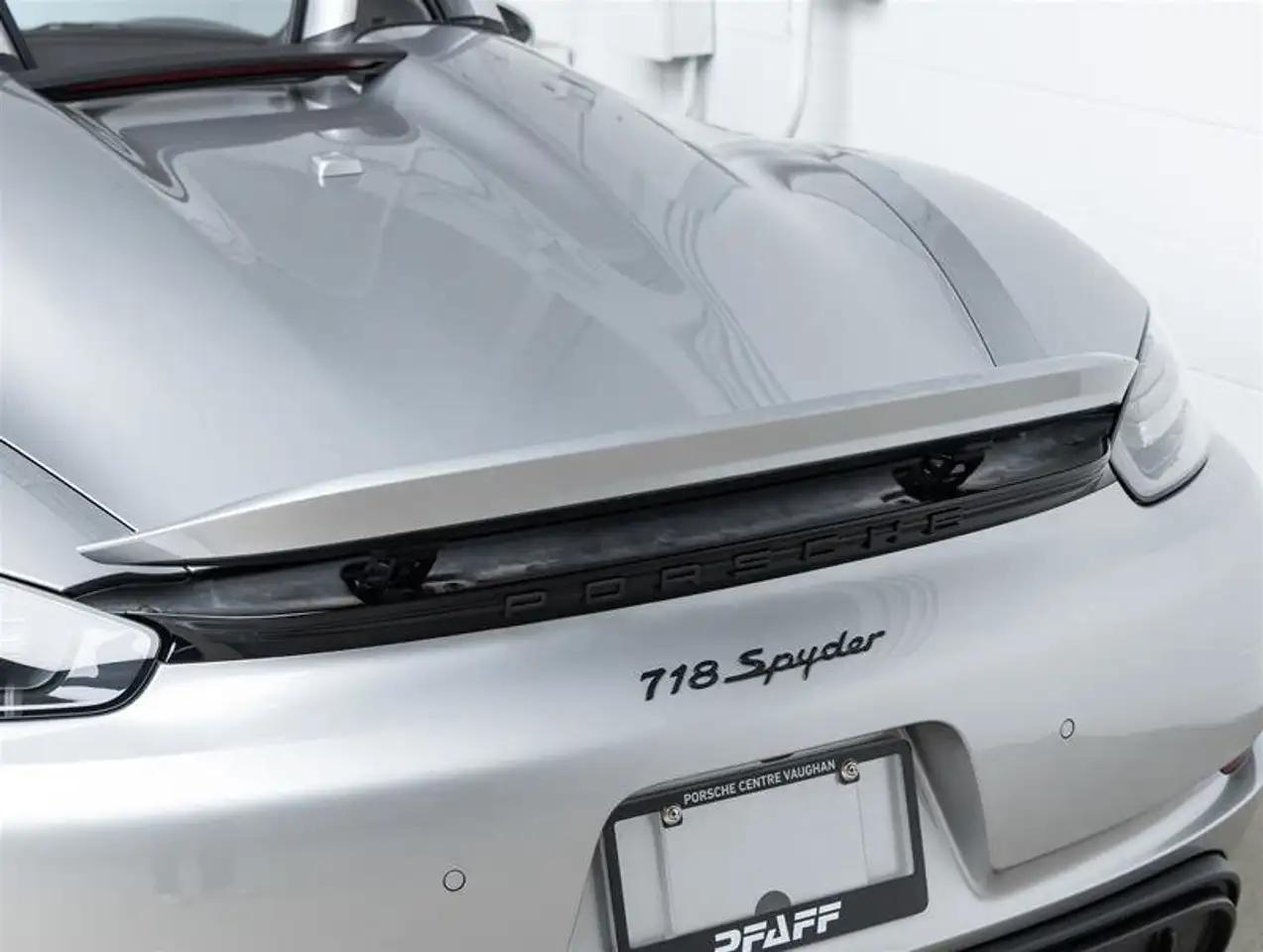 Porsche 718 Spyder снимка Porsche 718 Spyder