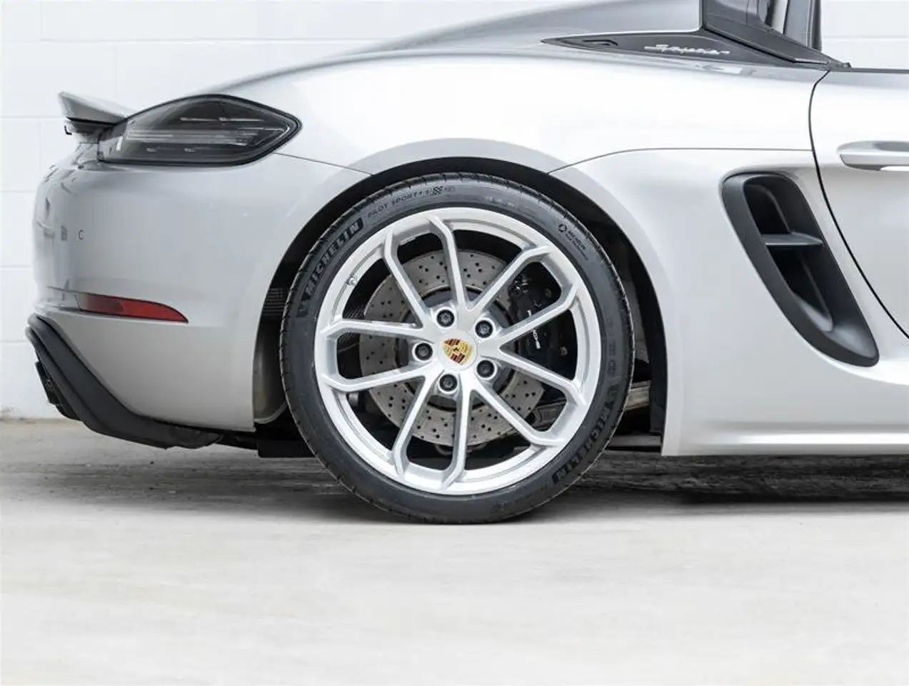 Porsche 718 Spyder снимка Porsche 718 Spyder