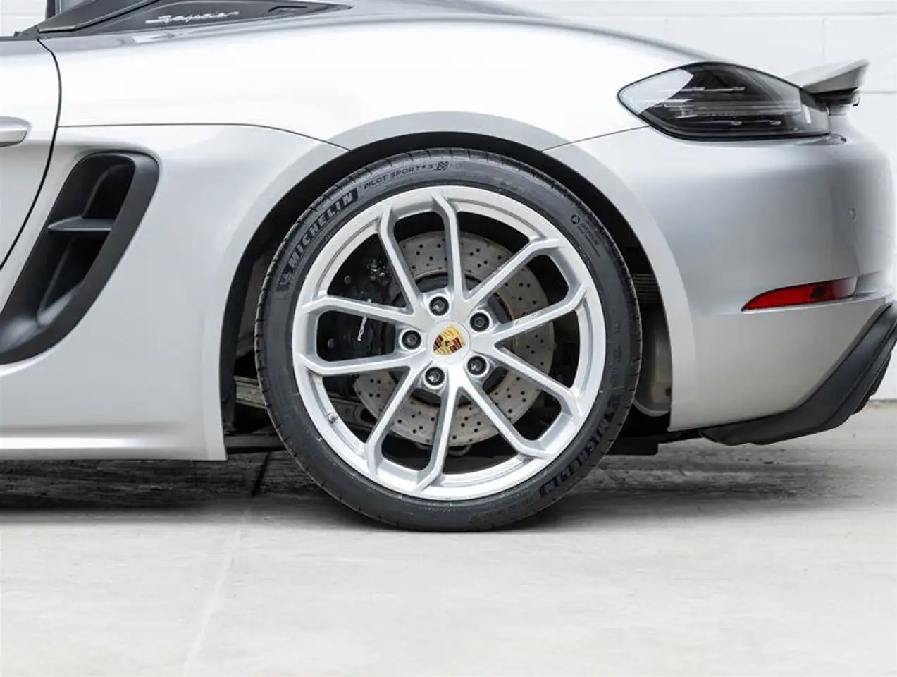 Porsche 718 Spyder снимка Porsche 718 Spyder