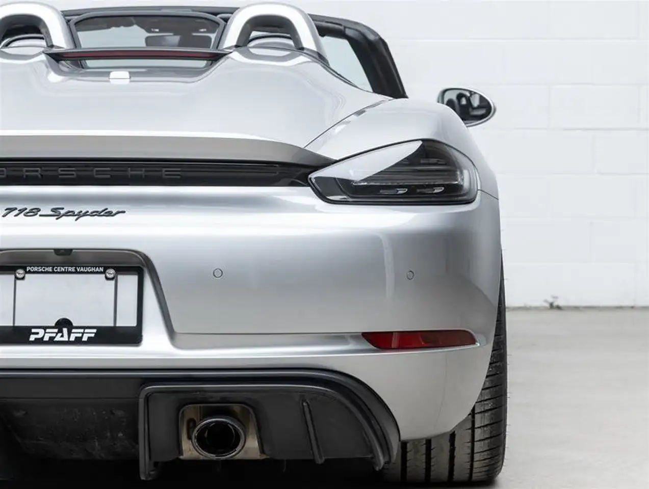 Porsche 718 Spyder снимка Porsche 718 Spyder