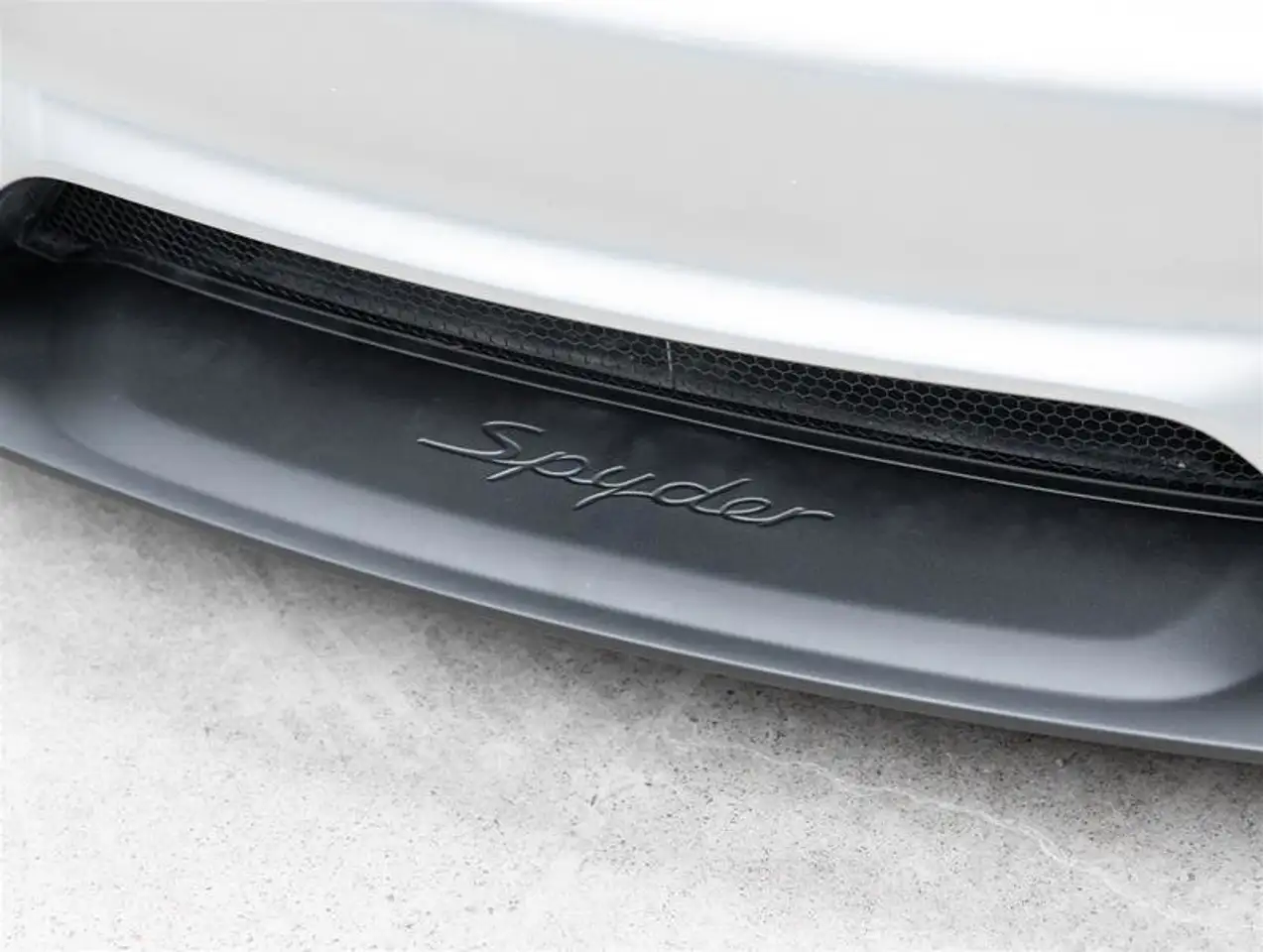 Porsche 718 Spyder снимка Porsche 718 Spyder