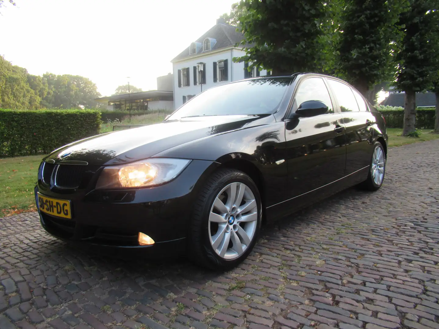 BMW 318 3-serie 318i Dynamic Executive Ecc Cruisecontrol L Zwart - 1