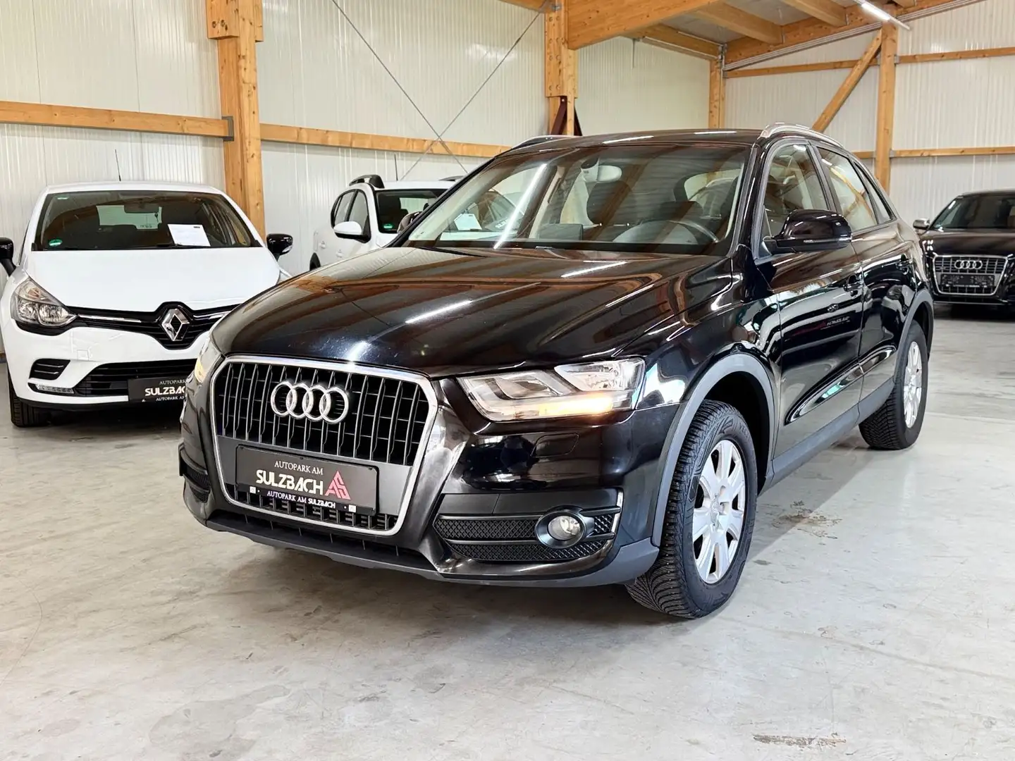 Audi Q3 2.0 TDI/PDC/AHK/SHZ/NAVI Schwarz - 1