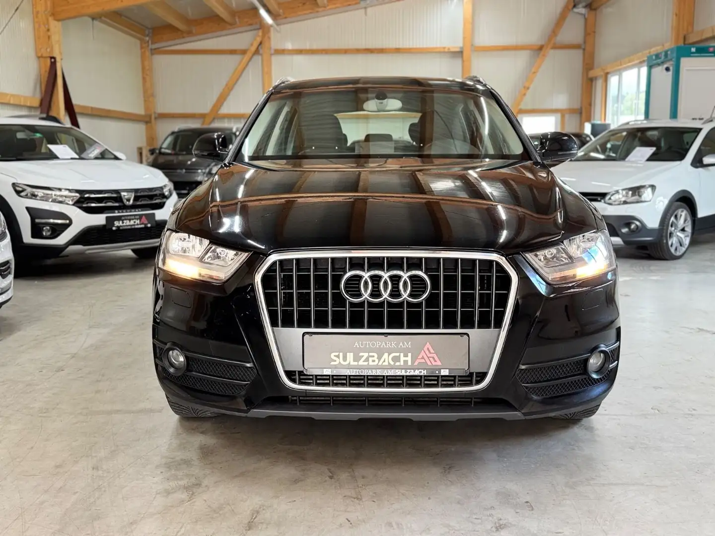 Audi Q3 2.0 TDI/PDC/AHK/SHZ/NAVI Schwarz - 2