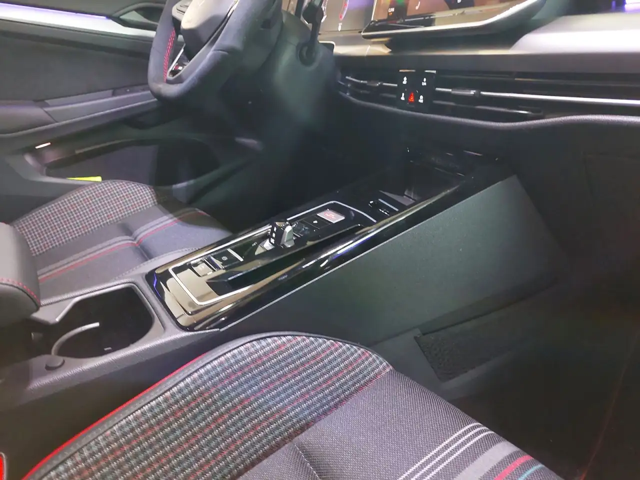 Volkswagen Golf VIII GTI Edition 50 2.0 TSI PANO+NAVI+SITZHZ 15