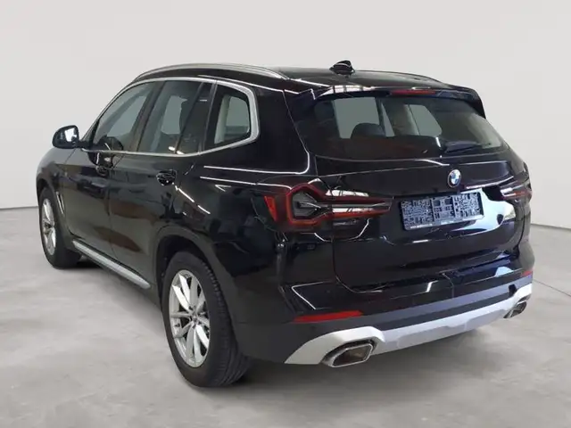 BMW X3 view 5