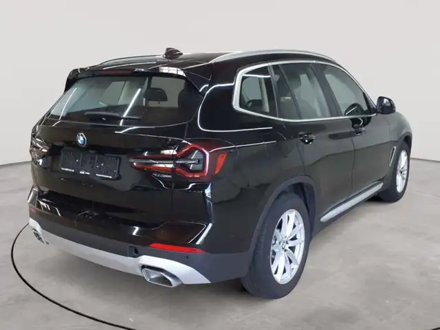 BMW X3 view 4