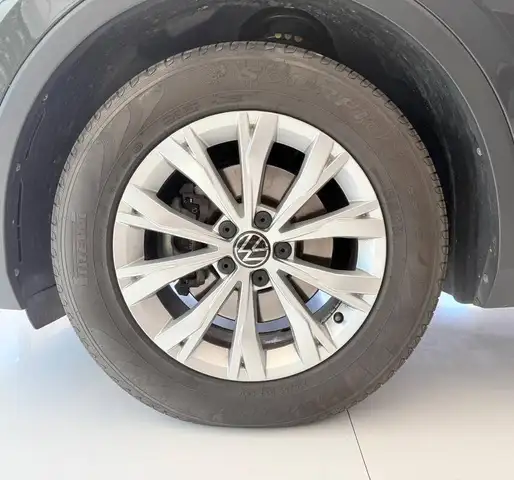Volkswagen Tiguan view 8