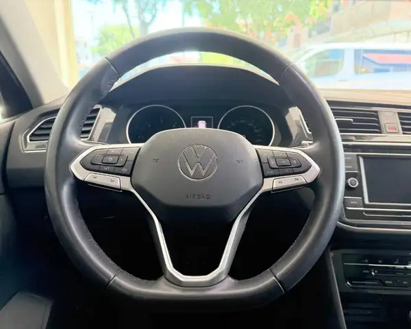 Volkswagen Tiguan view 12