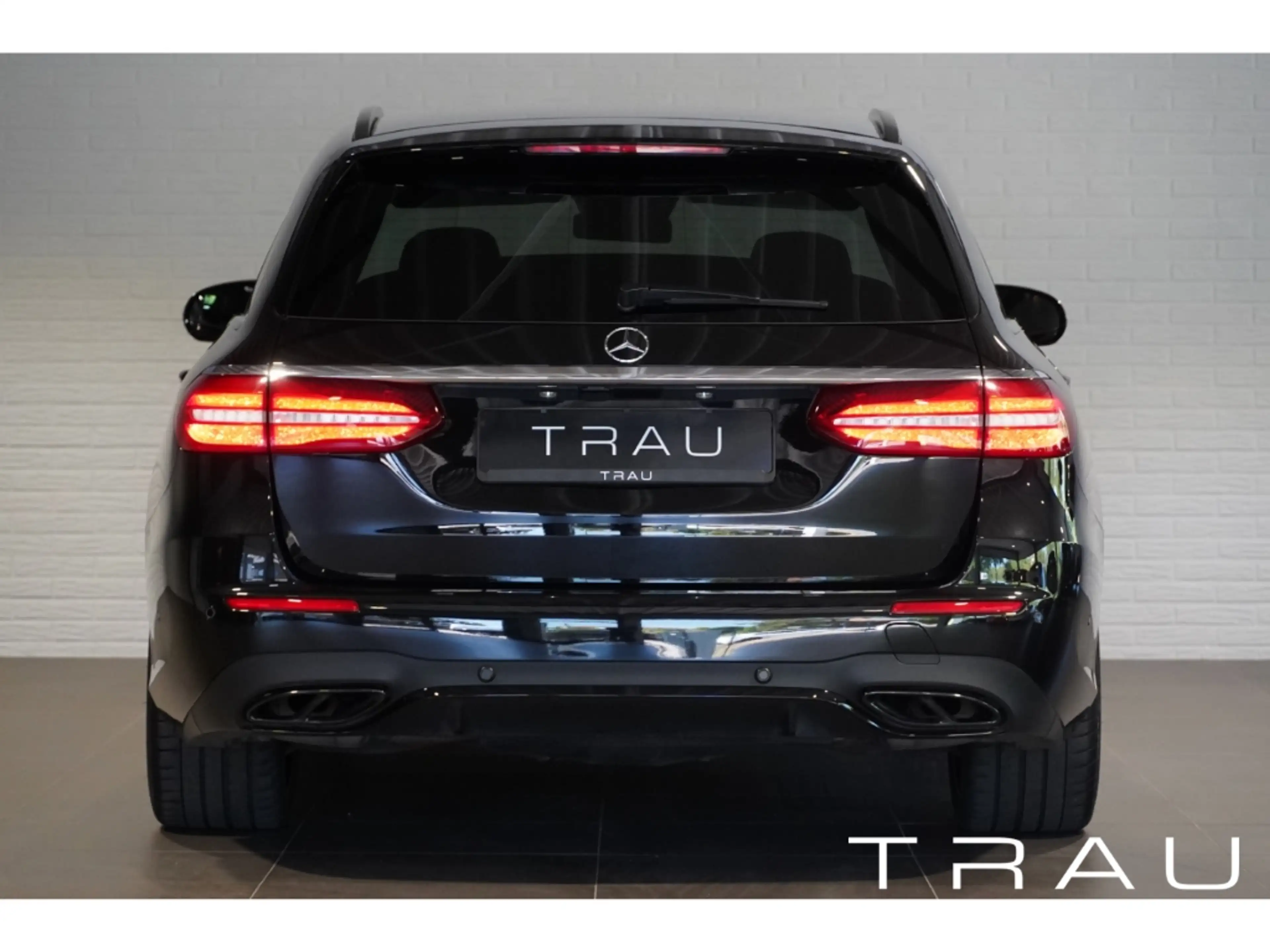 Mercedes-Benz E 43 AMG Multibeam 360 Burmester 20'' Widescreen — photo 4