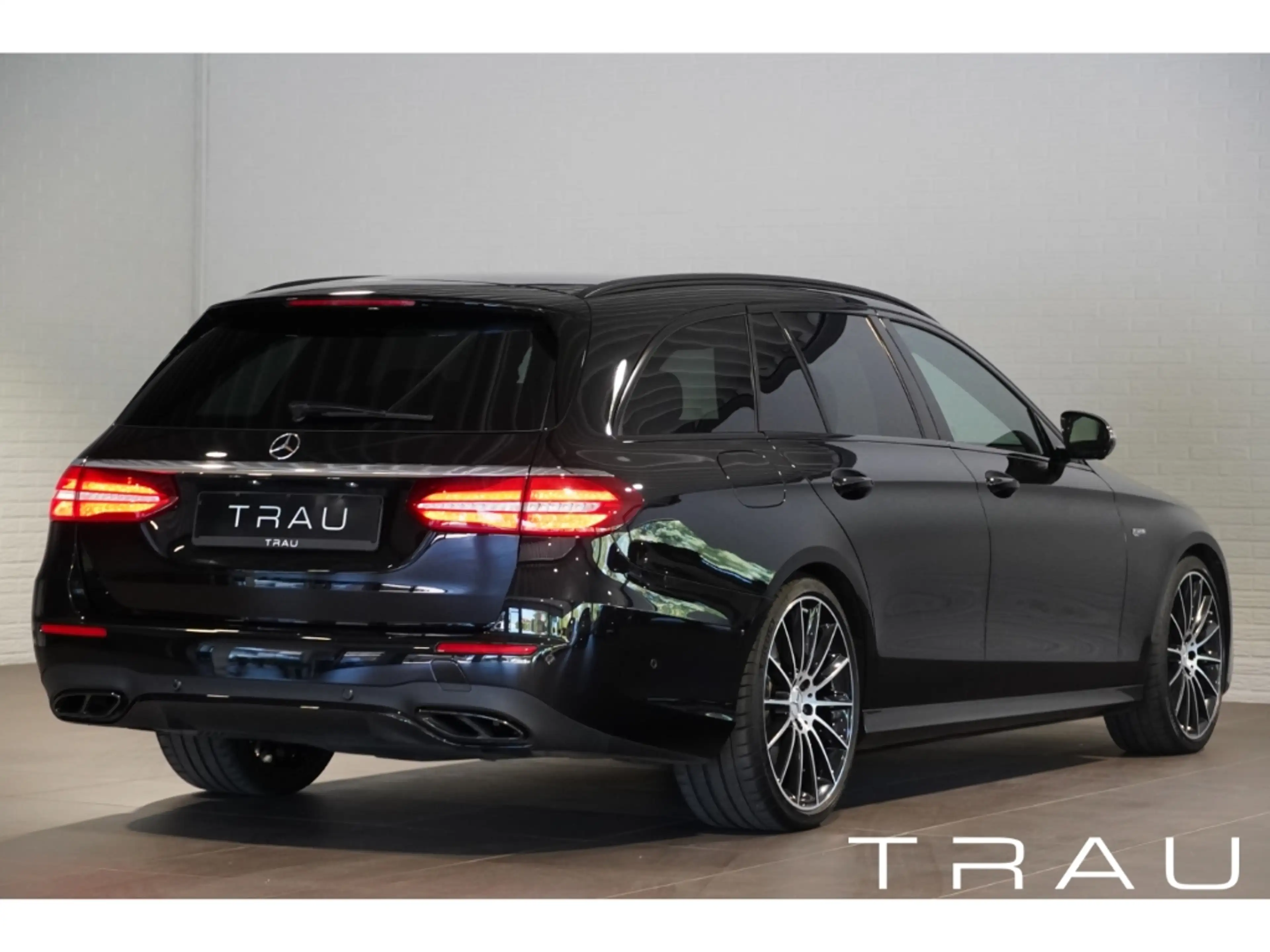 Mercedes-Benz E 43 AMG Multibeam 360 Burmester 20'' Widescreen — photo 5