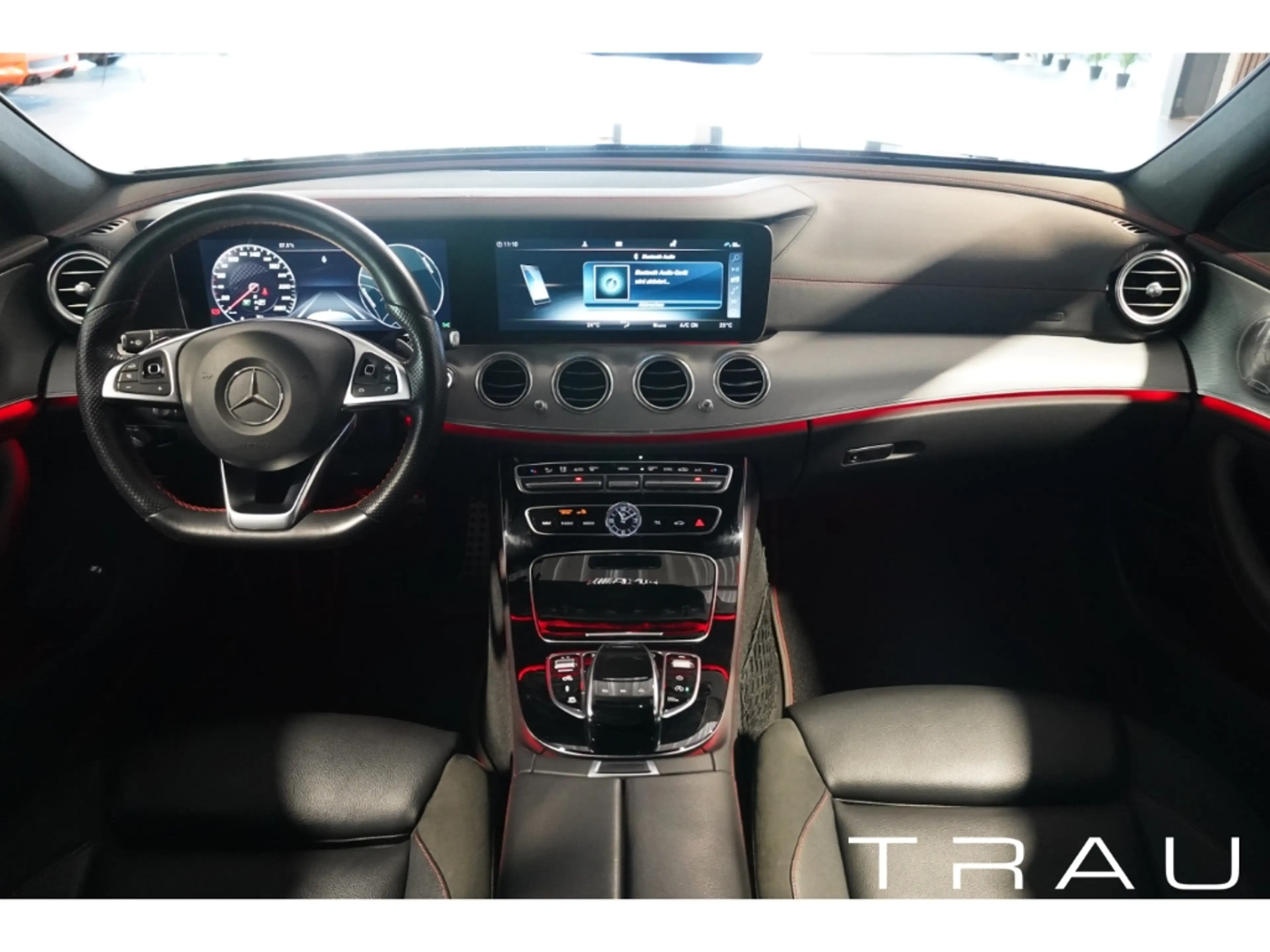 Mercedes-Benz E 43 AMG Multibeam 360 Burmester 20'' Widescreen — photo 11