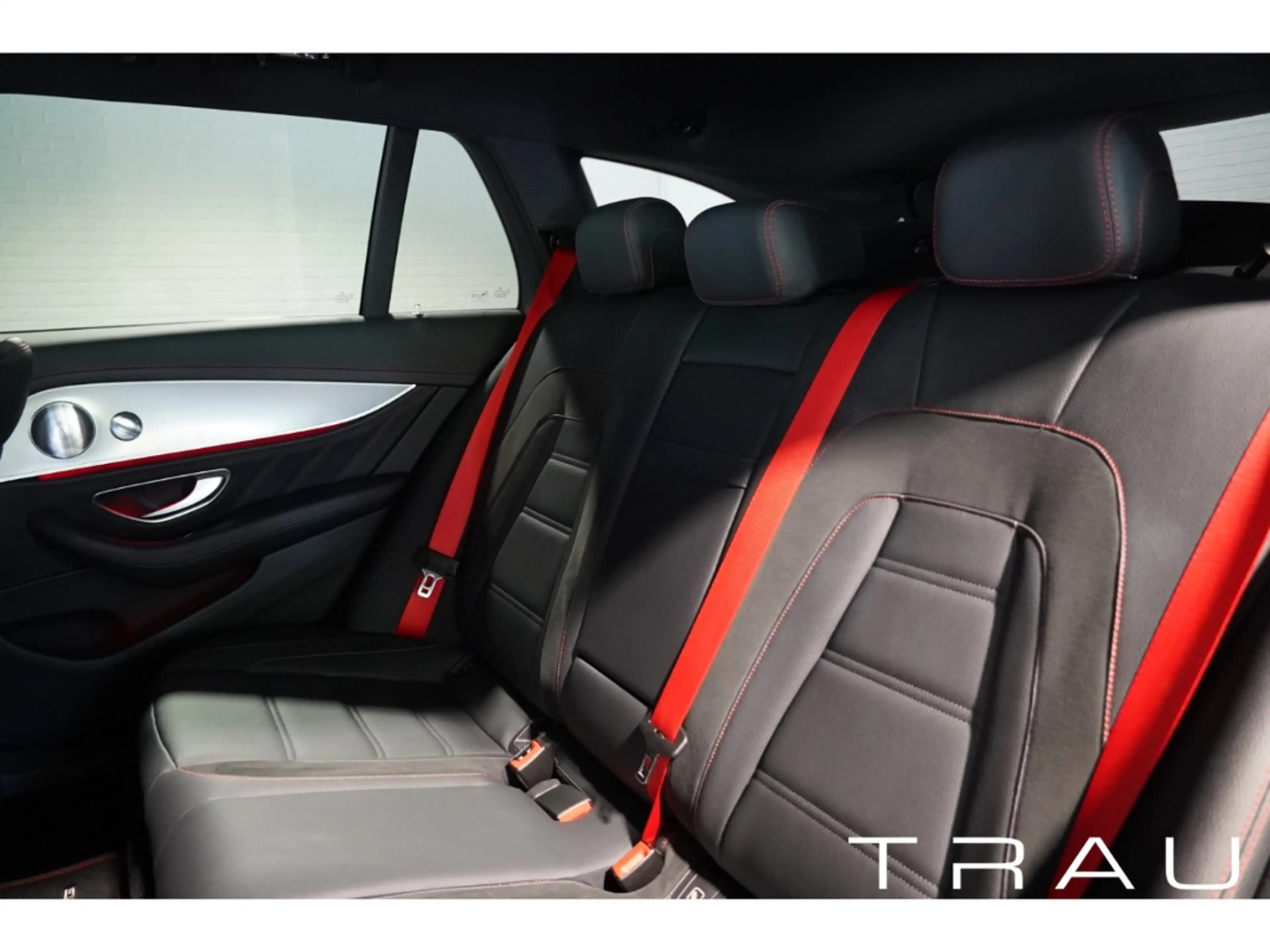 Mercedes-Benz E 43 AMG Multibeam 360 Burmester 20'' Widescreen — photo 10