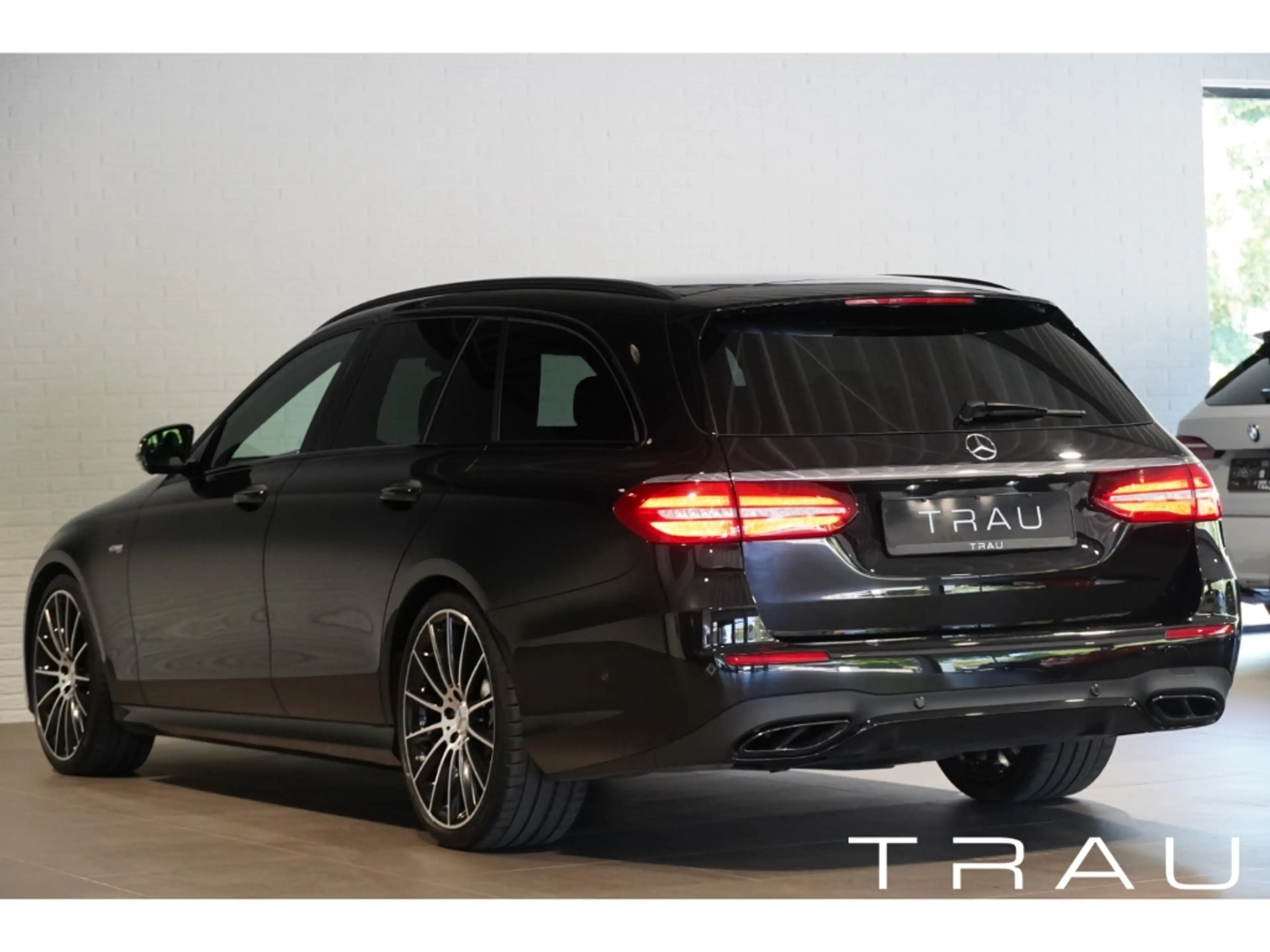 Mercedes-Benz E 43 AMG Multibeam 360 Burmester 20'' Widescreen — photo 3