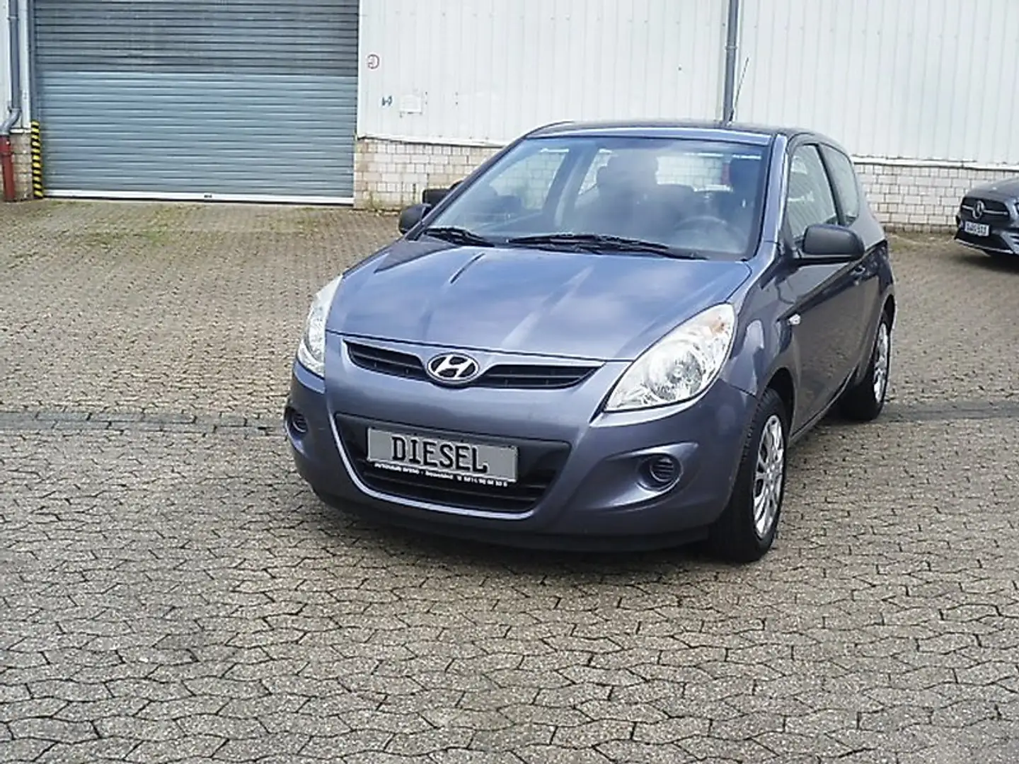 Hyundai i20 1.4 CRDi Trend Mod.2012 Euro 5 Grau - 1