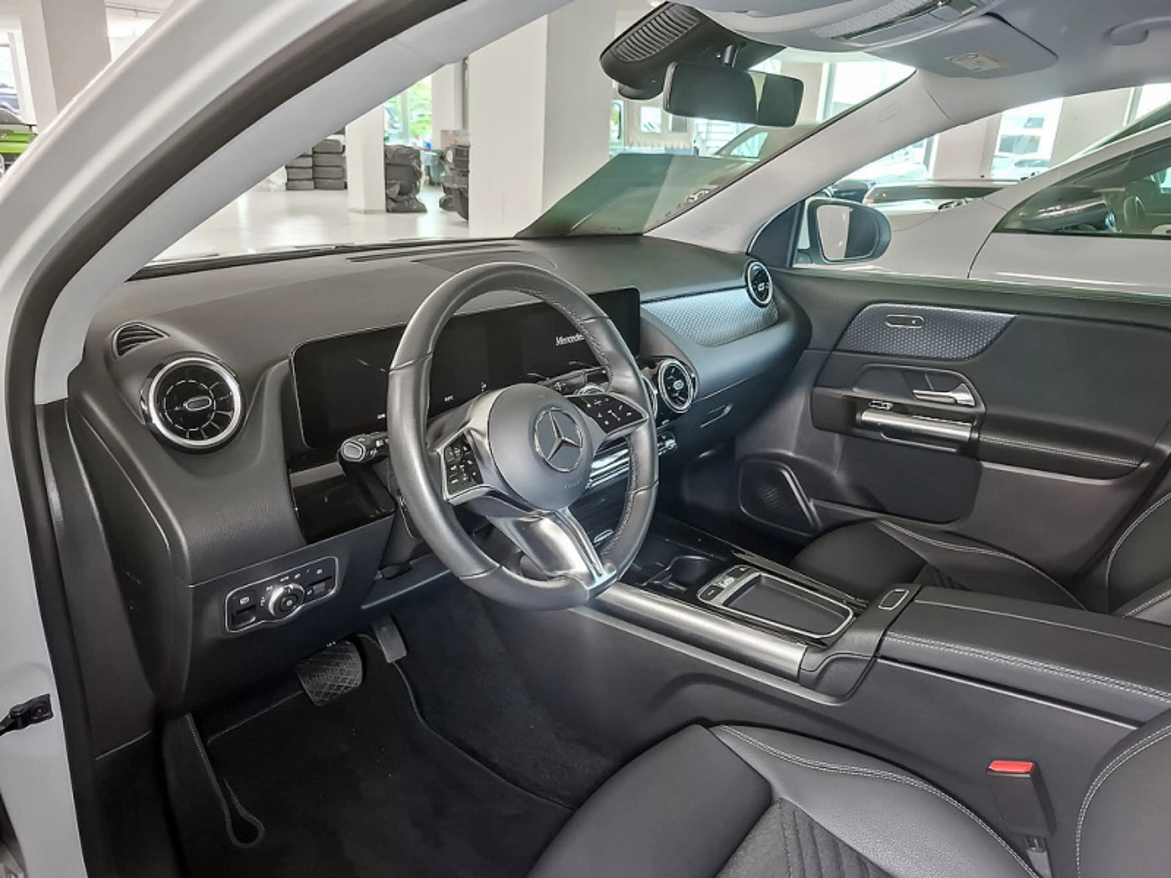 Mercedes-Benz GLA 180 d , PROGRESSIVE AHK KAMERA SPUR PDC SHZ — photo 11