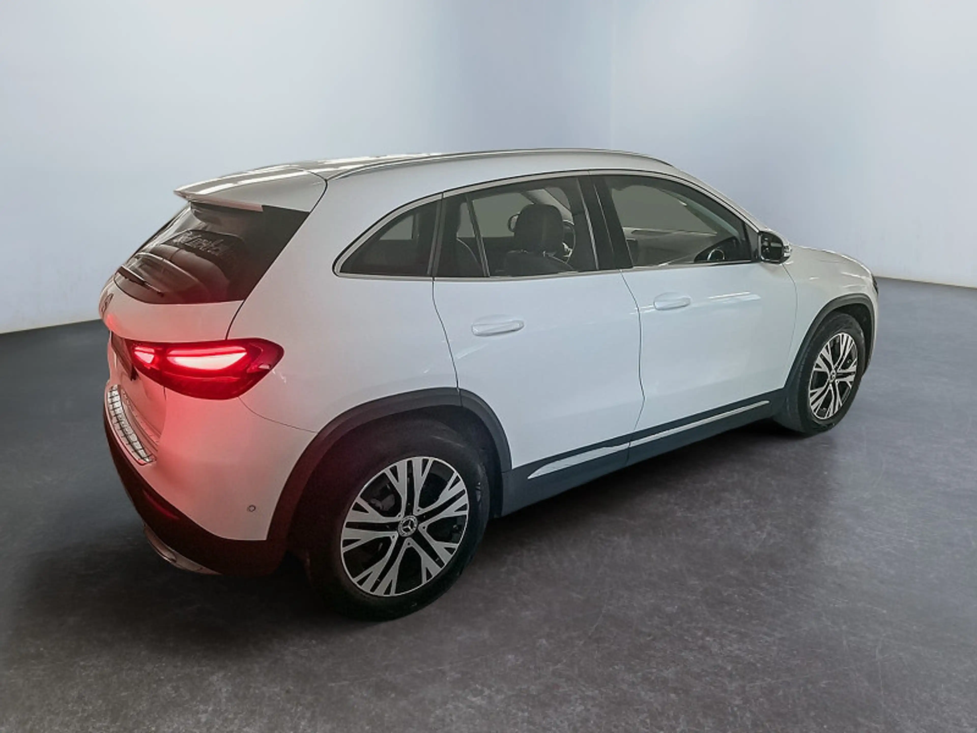 Mercedes-Benz GLA 180 d , PROGRESSIVE AHK KAMERA SPUR PDC SHZ — photo 6