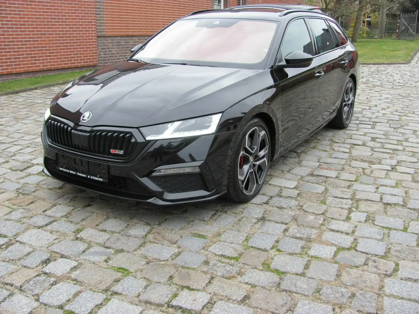 Skoda Octavia 2.0 TSI DSG RS COMBI NAVI PDC SHZ Schwarz - 1