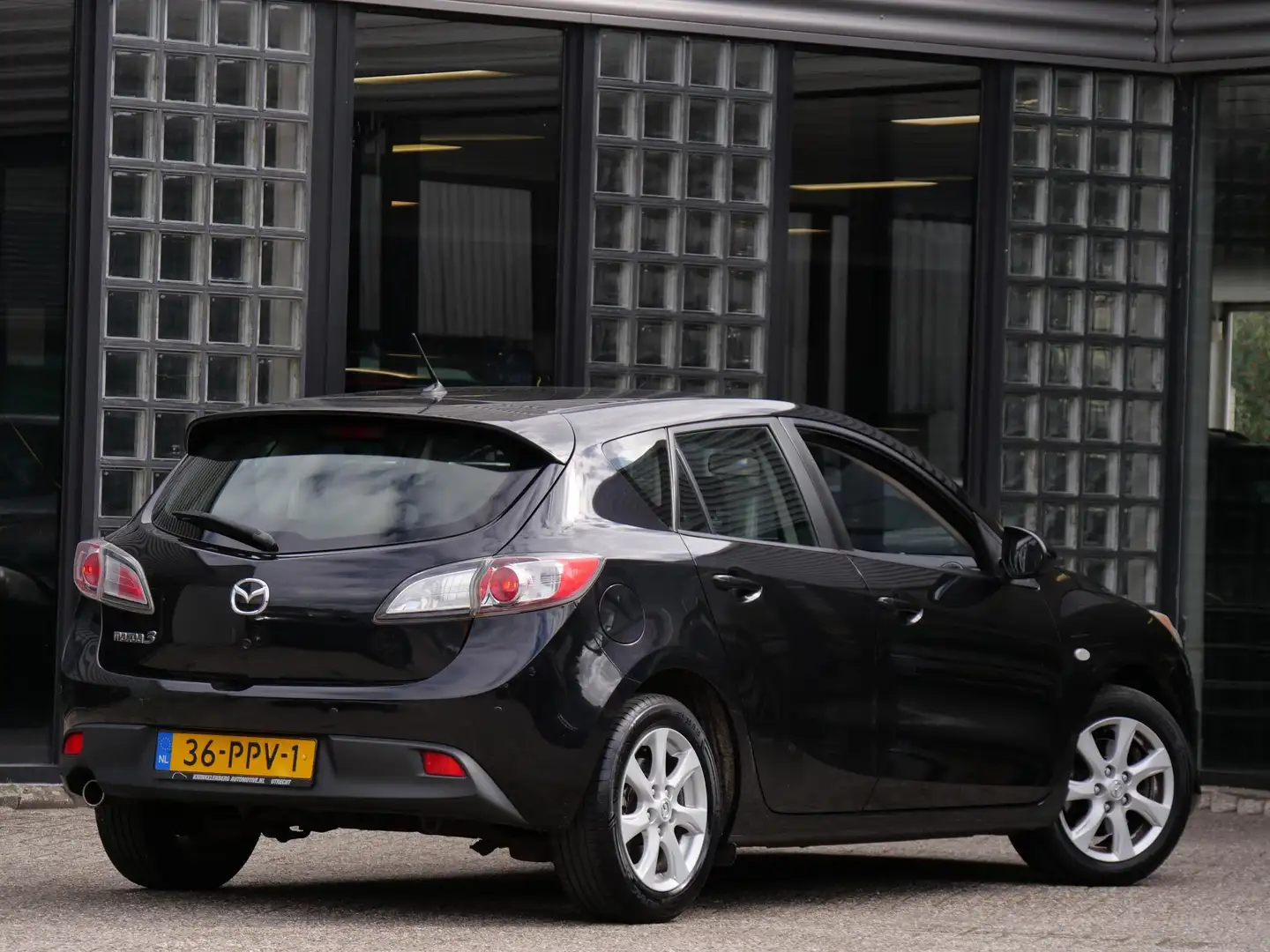 Mazda 3 2.0 LIMITED AUTOMAAT/ AFN. TREKHAAK/ PDC ACHTER/ B Nero - 2