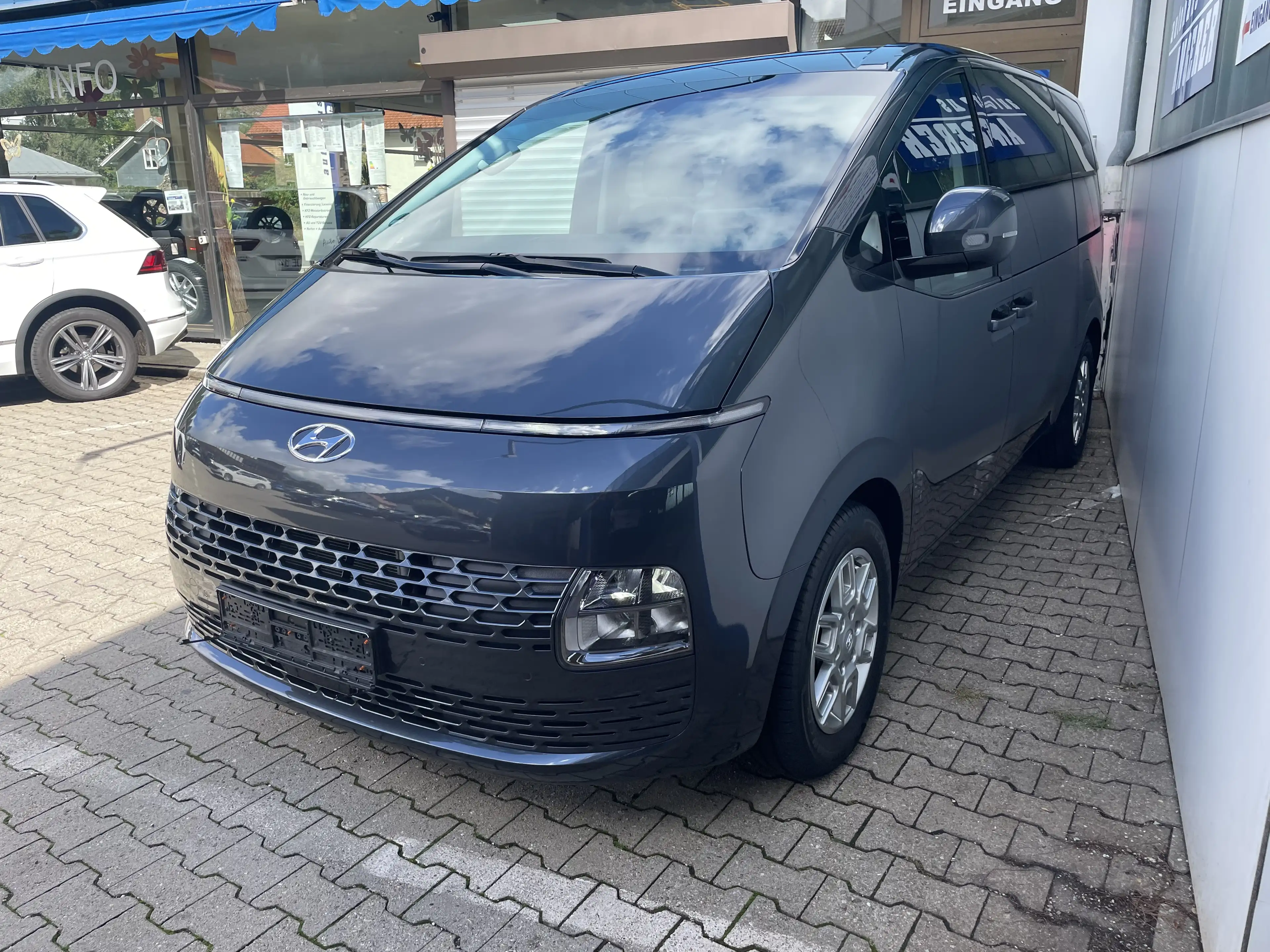 Hyundai STARIA STARIA DIESEL 2.2 CRDi Trend 9 SITZER el. Schiebetüren Navi Totwinkelassis.Voll LED — photo 2