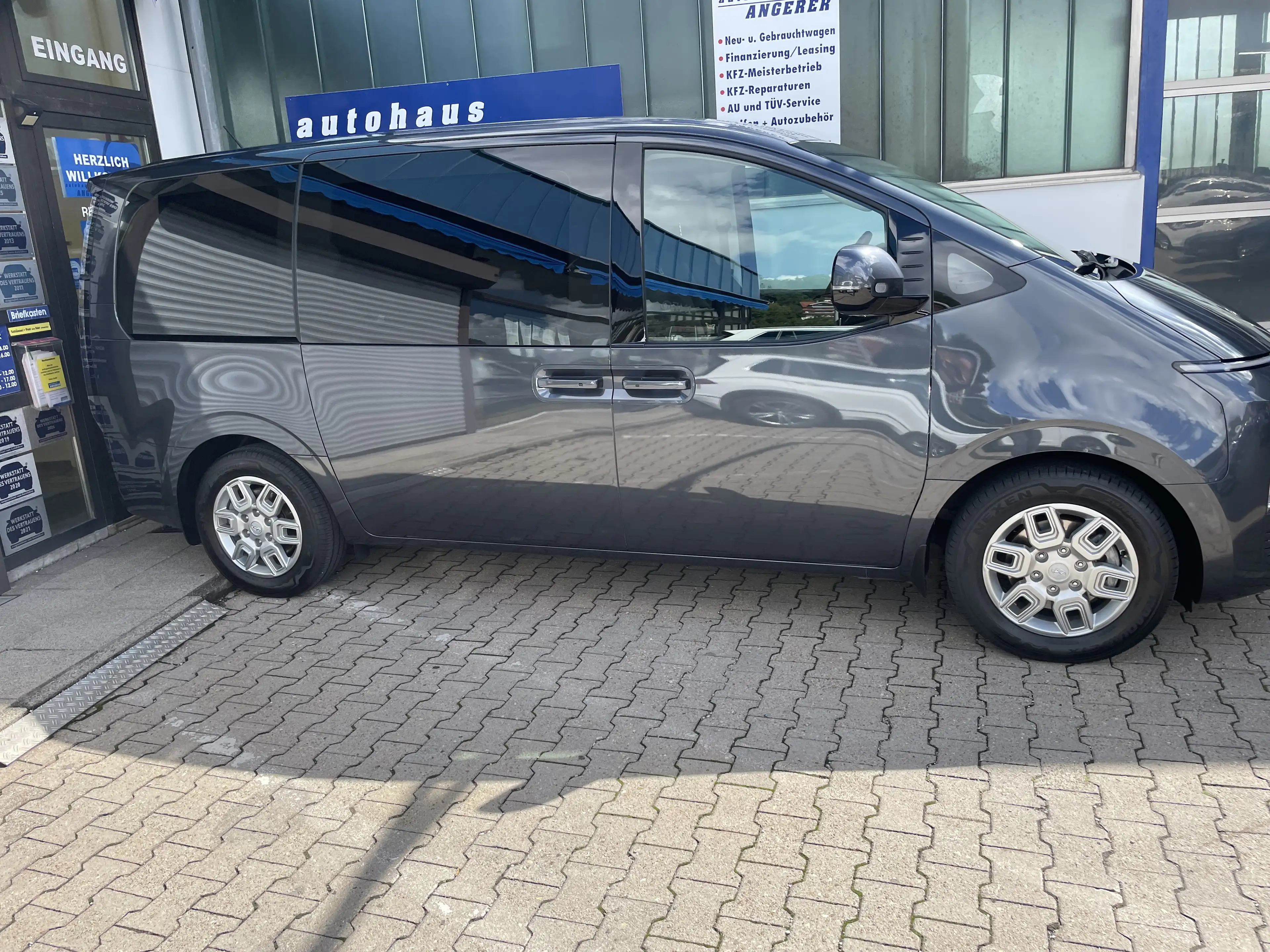 Hyundai STARIA STARIA DIESEL 2.2 CRDi Trend 9 SITZER el. Schiebetüren Navi Totwinkelassis.Voll LED — photo 4