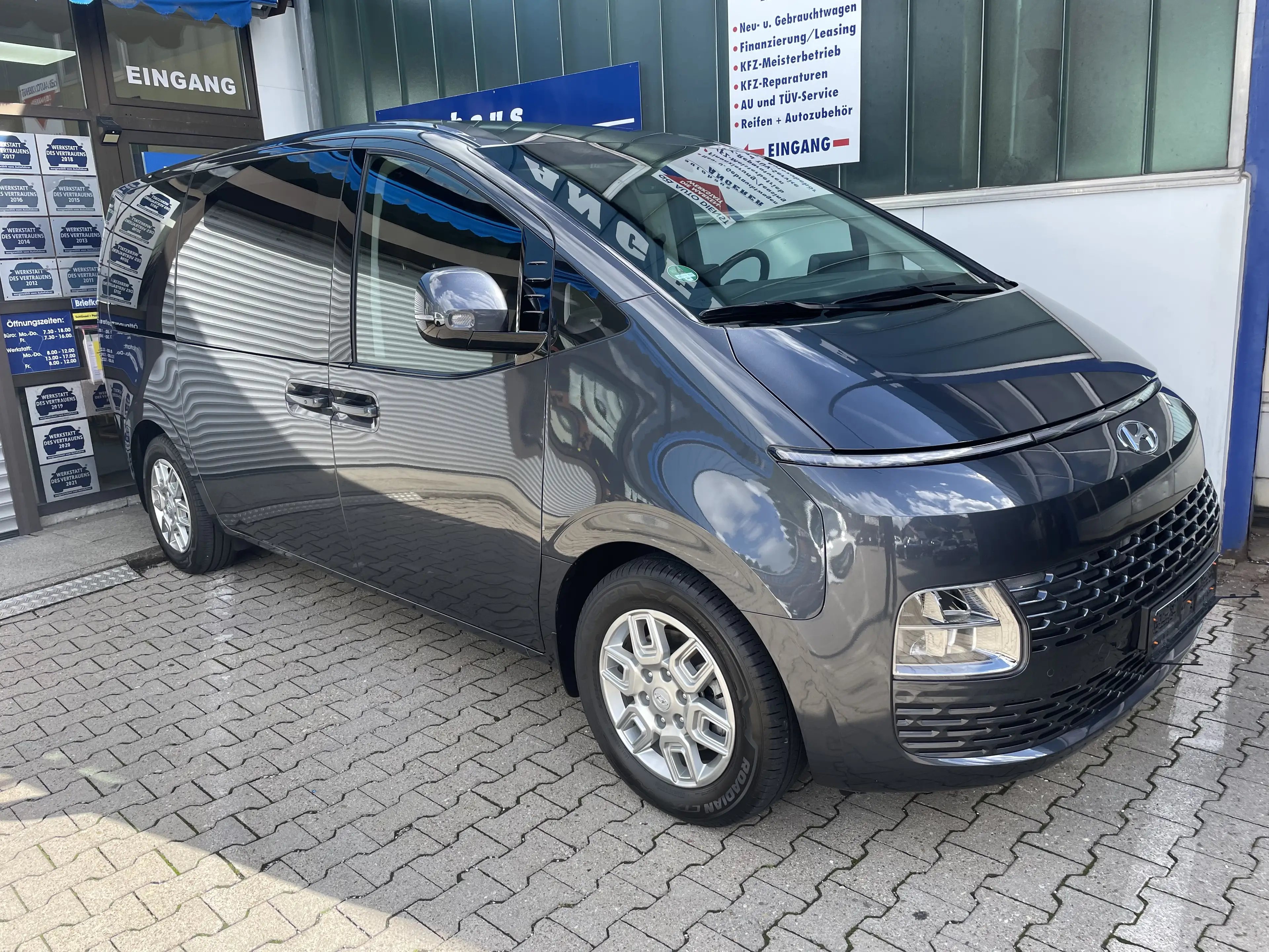 Hyundai STARIA STARIA DIESEL 2.2 CRDi Trend 9 SITZER el. Schiebetüren Navi Totwinkelassis.Voll LED — photo 3