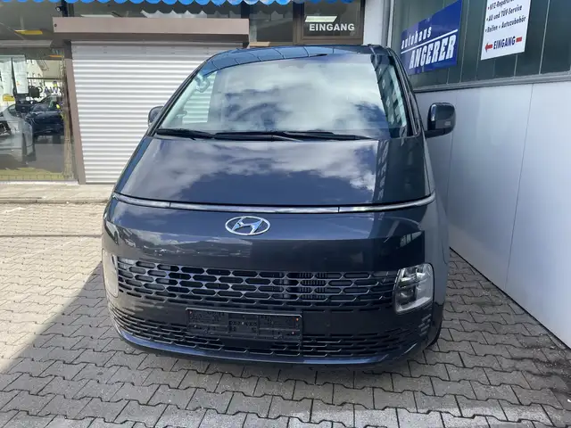 Hyundai STARIA STARIA DIESEL 2.2 CRDi DSG Trend 9 SITZER