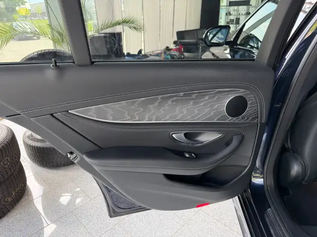 Mercedes-Benz E-Class view 9