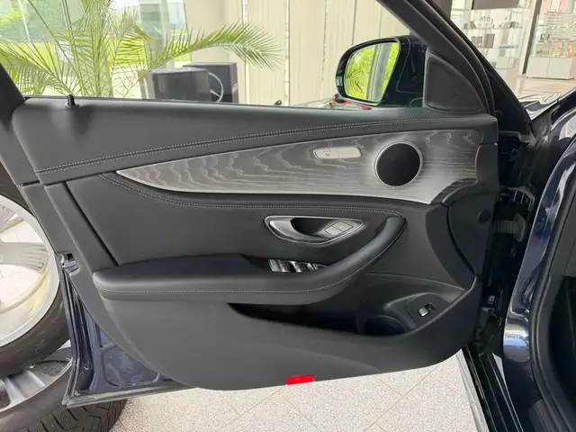 Mercedes-Benz E-Class view 7